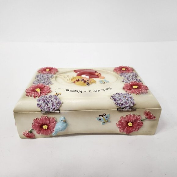 Vintage 3D Floral and Angel Ceramic Musical Jewelry Box Wind Beneath my Wings - Picture 5 of 12